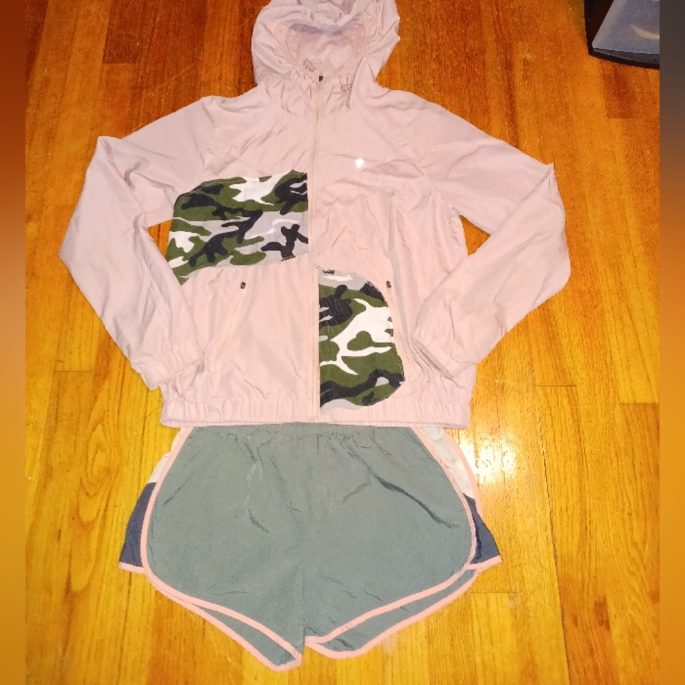 Running set - Picture 1 of 12